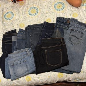 Lot of 8 pairs of jeans